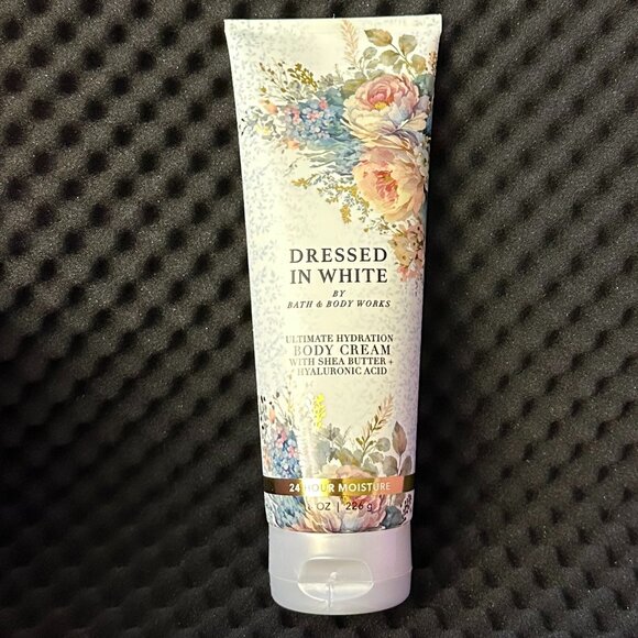 Bath & Body Works Dressed In White Ultimate Hydration Body Cream - Picture 2 of 3